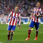 Griezmann y Mandzukic celebran el primer gol del francés contra el Córdoba