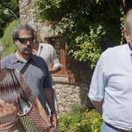 El expresidente catalán Jordi Pujol (d) y su mujer, Marta Ferrusola, en la localidad gerundense de Queralbs, donde tiene una residencia vacacional