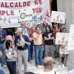 Los ayuntamientos, que son los que tienen el problema social y quienes dan la cara ante el ciudadano, han seguido sufragando los servicios