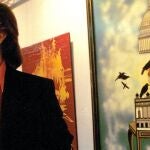 El artista, durante una exposición de sus lienzos
