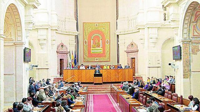 Por primera vez hay un Gobierno PSOE-IU en la Cámara autonómica