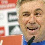 El entrenador italiano del Real Madrid Carlo Ancelotti anunció sin problemas el once que se medirá mañana al Xátiva