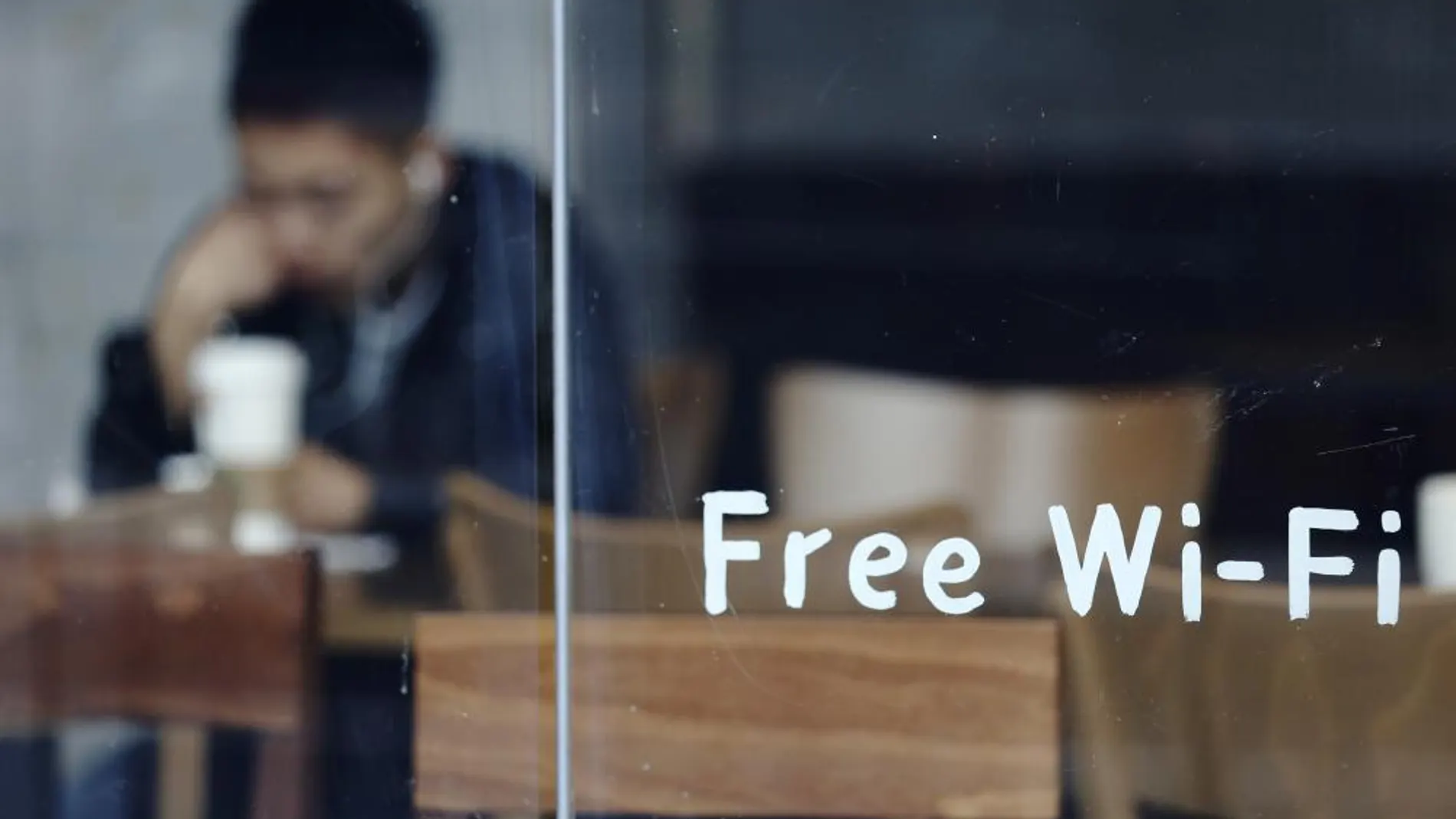 Los aeropuertos españoles están a la cola en servicio de wifi gratis