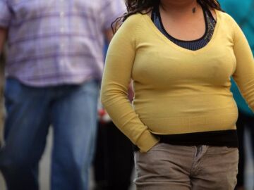 Una mujer con sobrepeso