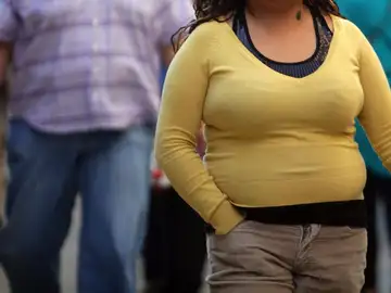 Una mujer con sobrepeso Una mujer con sobrepeso