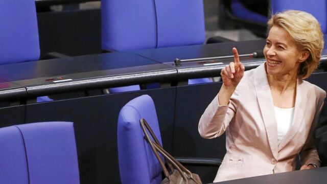 La ministra de Defensa es la «sensación» del nuevo Ejecutivo, según la Prensa