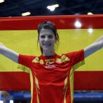 Ruth Beitia celebra su medalla de bronce en el Mundial en pista cubierta que se celebra en Polonia.