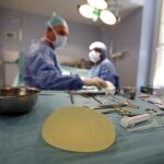 Los cirujanos plásticos afirman que las prótesis que se implantan en España son seguras