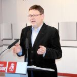El secretario general del PSPV, Ximo Puig, reclamó ayer a Fabra que explique en Les Corts la remodelación del Gobierno valenciano