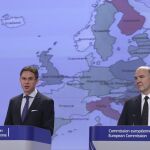 El vicepresidente de la CE para Empleo, Crecimiento, Inversión y Competitividad, Jyrki Katainen , y el comisario europeo de Asuntos Económicos y Financieros, Pierre Moscovici