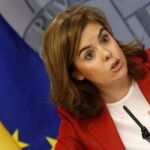 La vicepresidenta del Gobierno, Soraya Sáenz de Santamaría, durante la rueda de prensa ofrecida tras la reunión del Consejo de Ministros.