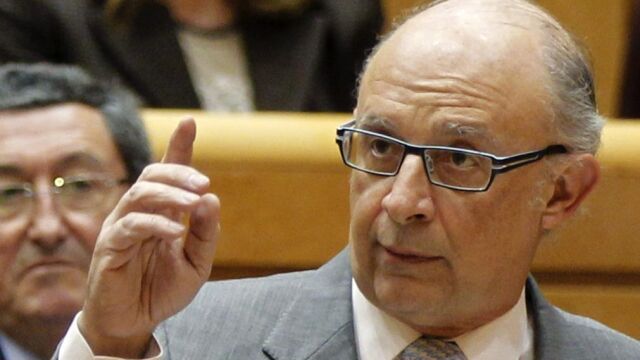 El ministro de Hacienda y Administraciones Públicas, Cristóbal Montoro, durante su intervención en la sesión de control al Gobierno celebrada esta tarde en el pleno del Senado.