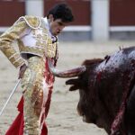 El madrileño se cruza para torear al natural al tercero de La Ventana del Puerto, lidiado ayer