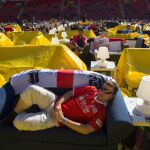 Los berlineses trasladan sus sofás al estadio para seguir el Mundial