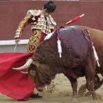 Faena de Adame y oreja para El Juli