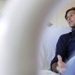 EN PLENA LUCHA. Mora, en una imagen de sus días ingresado en el Hospital Virgen del Mar, sigue con la dura rehabilitación de su grave cornada