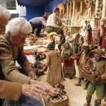Los hermanos García de Castro montan el belén en la antigua Casa de Correos