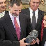 González Macho entregó un Goya a los Reyes en Zarzuela