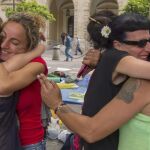 Las familias desalojadas el pasado domingo de la Corrala Utopía reciben a noticia de que la Junta asume su realojo.