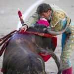 Eugenio de Mora al entrar a matar al primero