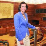 La presidenta de las Cortes de Castilla y León, María Josefa García Cirac, en el hemiciclo, antes de iniciar el primer periodo de sesiones de 2012