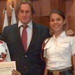 El presidente de Paz y Cooperación Joaquín Antuña, en el centro, acompañado de premiados mexicanos y directores de Centros Educativos.