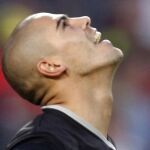 Victor Valdes se lesionó de gravedad en la rodilla derecha
