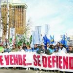 Miles de «batas blancas» se manifestaron ayer desde Colón hasta el Ministerio de Sanidad en la que ya es la segunda marcha del 2013