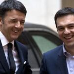El primer ministro italiano Matteo Renzi y el primer ministro de Grecia, Alexis Tsipras