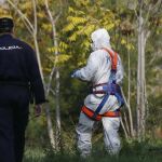 Dos agentes buscaban a primera hora de hoy a las desaparecidas en la Dehesa de la Villa, en Madrid