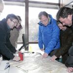 Antonio Silván se reúne con los alcaldes de Posada de Valdeón y Oseja de Sajambre para analizar el Plan de Ordenación del Parque Nacional de Picos de Europa, durante la reciente visita que realizó el consejero a este espacio natural