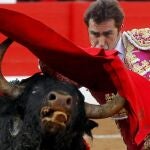 El Fandi abre la Puerta Grande de Vitoria