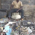 La basura electrónica acaba en los países más pobres muchas veces.