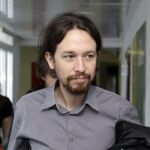 Pablo Iglesias aplaude el discurso de Francisco