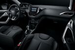 Incorpora el Peugeot i-cockpit, con un volante compacto, una instrumentación de tipo Head-Up y una gran pantalla táctil.