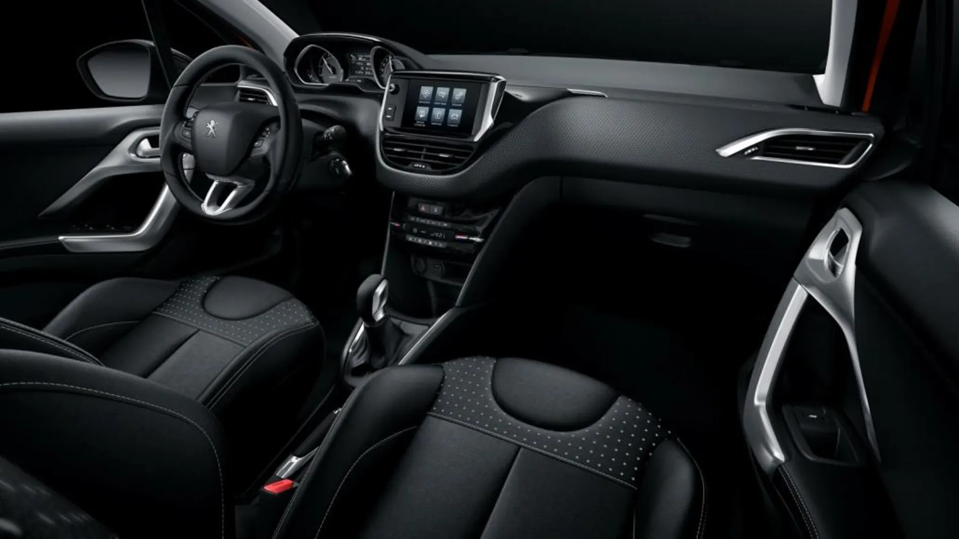 Incorpora el Peugeot i-cockpit, con un volante compacto, una instrumentación de tipo Head-Up y una gran pantalla táctil.