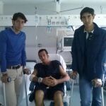 Nazaré y Jiménez Fortes, con muletas, visitan en la UCI a David Mora
