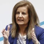 La ministra de Empleo Fátima Báñez, durante su intervención en un Foro de Empleo organizado por el PPN en Pamplona.