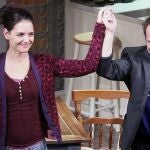 Katie Holmes y otros actores de su obra