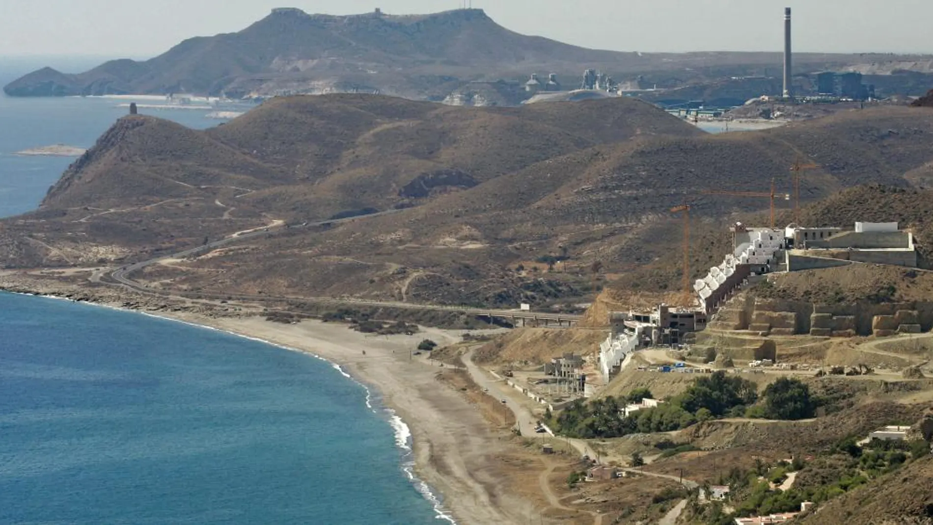 Imagen de la playa del Algarrobico, dentro del Parque Natural de Cabo de Gata-Níjar