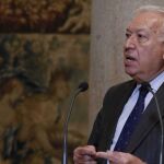 El ministro de Asuntos Exteriores, José Manuel García-Margallo, esta tarde en el Palacio de Santa Cruz, donde ha calificado de "noticia esperanzadora"la decisión de los Estados Unidos y Cuba de restablecer las relaciones diplomáticas.
