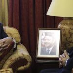 El ministro español de Asuntos Exteriores, José Manuel García-Margallo (i), conversa con el primer ministro y titular de Defensa jordano, Abdullah Ensour (d), durante una reunión que han mantenido hoy en Ammán.