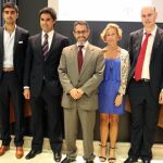 (De izq. a dcha.) El apoderado y matador de toros Fernando Cepeda, el torero Miguel Ángel Perera, el investigador de la US Hugo de Patrocinio, el profesor de Derecho Civil de la US Guillermo Cerdeira, la decana de la Facultad de CC. del Trabajo, Milagros Martín, el vicedecano de investigación de la Facultad de Derecho, Fernando Llano, y el vicedecano de Prácticas y Relaciones Institucionales de la Facultad de CC. del Trabajo, Alejandro Díaz.