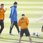 Cristiano Ronaldo, en el entrenamiento de ayer en Valdebebas