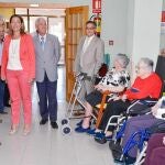 Visita de la consejera de Familia a una residencia de la localidad palentina de Herrera de Pisuerga