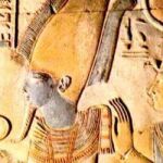 Imagen de una representación de Osiris en un templo egipcio
