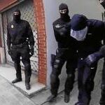 TAPADO Fue encapuchado para evitar que su imagen se difundiera y «contaminar» así las ruedas de reconocimiento