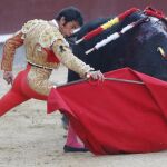 Muletazo por bajo de Paulita, en imagen de archivo