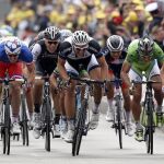 Kittel, en el centro de la imagen, logró imponerse al sprint.