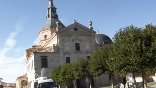 Exterior de la iglesia del Convento de las Dominicas de Loeches que alberga el panteón de los Duques de Alba.